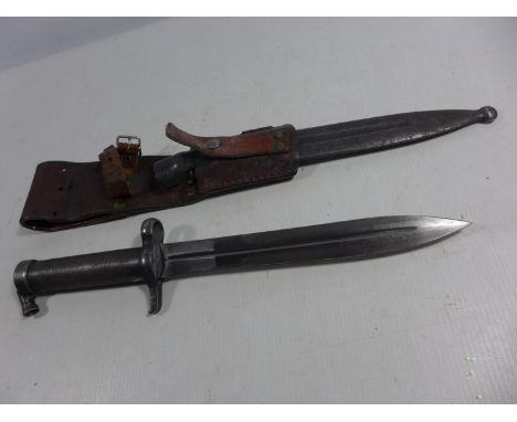 A MID 20TH CENTURY SWEDISH 1896 BAYONET AND SCABBARD, 21CM BLADE WITH FLAT SPRING TRAINING CLIP 