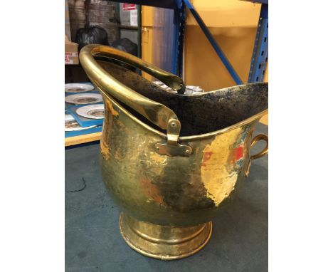 A VINTAGE BRASS COAL BUCKET WITH SWING HANDLE 