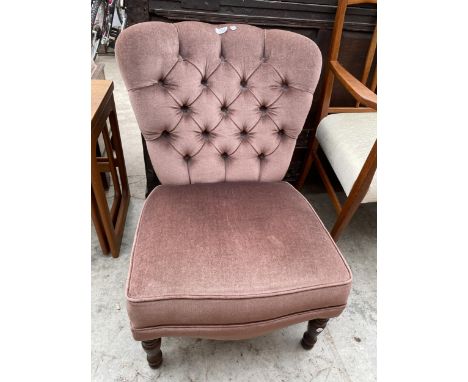 A MODERN BUTTON BACK BEDROOM CHAIR 