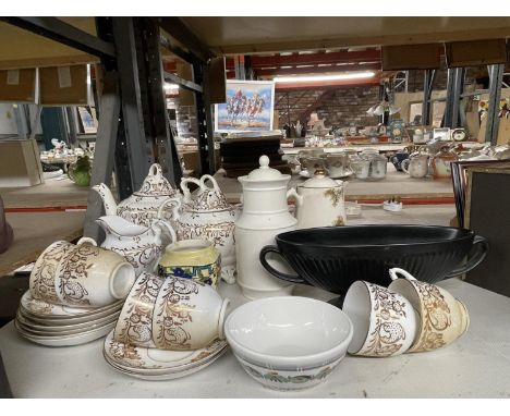 A WHITE AND GILDED TEASET TO INCLUDE A TEAPOT, SUGAR BOWL, CREAM JUG, CUPS AND SAUCERS, WEDGWOOD OVAL BLACK PLANTER, HUNTING 