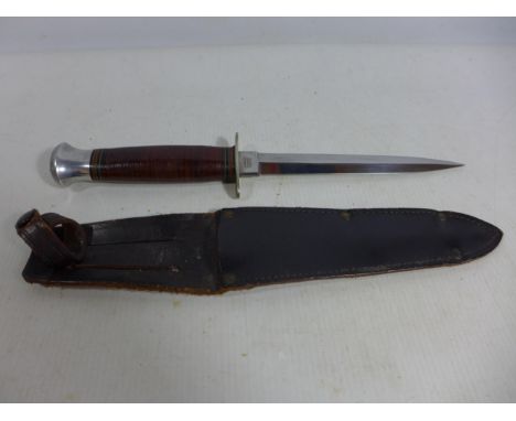 A MID 20TH CENTURY WILLIAM RODGERS STILETTO KNIFE AND SCABBARD, 15CM BLADE 