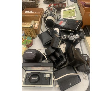 A QUANTITY OF VINTAGE CAMERAS TO INCLUDE AN OLYMPUS OM-2 AND OLYMPUS ELECTRONIC FLASH A11, BINOCULARS, FLASHES, AN ELMO SLIDE