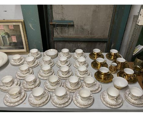 A LARGE QUANTITY OF VINTAGE CUPS AND SAUCERS TO INCLUDE A GOLD COLOURED ONE 