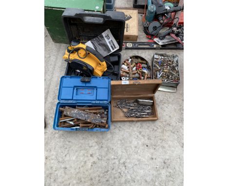 AN ASSORTMENT OF TOOLS AND HARDWARE TO INCLUDE A JCB ELECTRIC WOOD PLANE, DRILL BITS AND PIPE FITTINGS ETC 