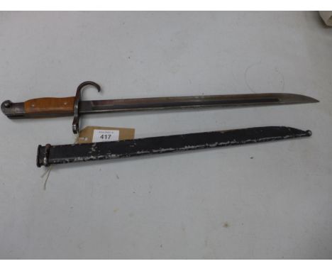 A WORLD WAR II JAPANESE ARISKA BAYONET AND SCABBARD FROM THE KYOTO ARSENAL, 39.5CM BLADE 