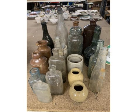 A COLLECTION OF VINTAGE GLASS AND CERAMIC BOTTLES 