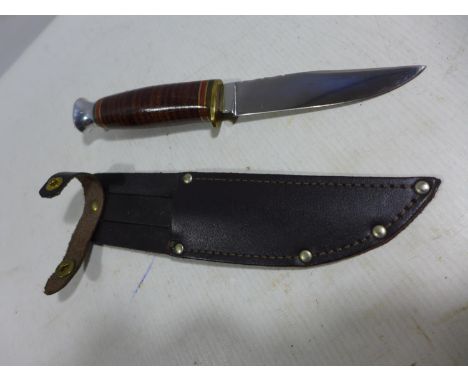 A SHEFFIELD MADE KNIFE AND LEATHER SCABBARD, 10CM BLADE, LENGTH 23CM 
