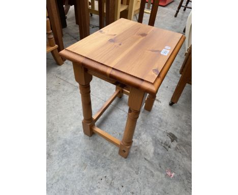 A SMALL MODERN PINE BEDSIDE TABLE AND SMALL PINE LAMP TABLE 