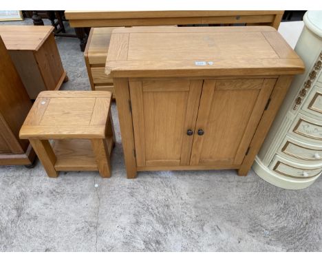 A MODERN OAK TWO DOOR CUPBOARD 30" WIDE AND OAK LAMP TABLE, 16X13" 