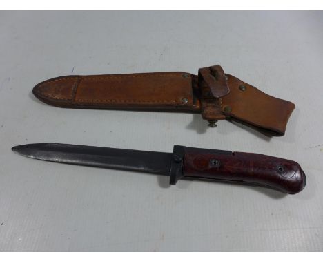 A CZECHOSLOVAKIAN VZ58 BAYONET AND SCABBARD, 17CM BLADE 