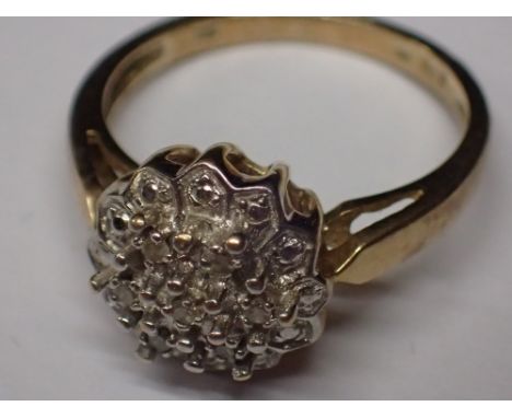 9ct gold diamond cluster ring size J / K 2.5g 