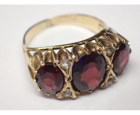 Presumed 9ct gold three stone garnet ring size K 4.0g  CONDITION REPORT: Ring is undamaged