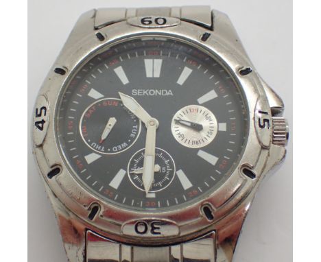 Gents Sekonda stainless steel day and date wristwatch CONDITION REPORT: New battery fitted. This item is working at lotting.