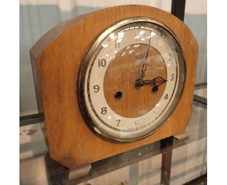Smiths Art Deco mantel clock with key  CONDITION REPORT: This item was working at the time of lotting up 