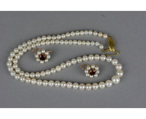 A LATE 20TH CENTURY GRADUATED AKOYA CULTURED PEARL NEKCLACE, measuring approximately 400mm in length, graduating in size from