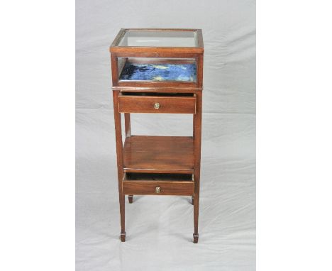 AN EDWARDIAN MAHOGANY TABLE TOP DISPLAY CABINET, the hinged square top with glazed lid and side panels above a base fitted wi