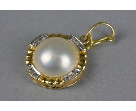 A MODERN MABE PEARL AND DIAMOND PENDANT, one round white Mabe pearl, measuring approximately 12.5mm in diameter, estimated mo