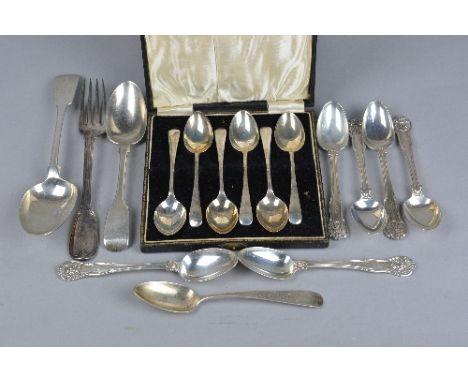 A SET OF SIX VICTORIAN KINGS HUSK PATTERN TEASPOONS, engraved initial 'C', maker Elizabeth Eaton, London 1848, approximately 
