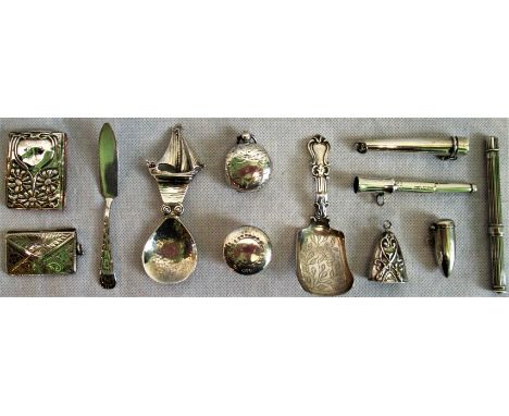 Twelve pieces of silver, to include: stamp case, purse calendar, bullet shaped vesta, sovereign holder, fish knife, caddy spo