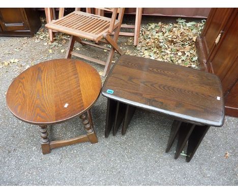 A nest of three mid 20th century Ercol dark tables, together with an oak circular topped occasional table having bobbin turne