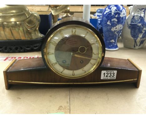 A small 1950s mantle clock - NO RESERVE