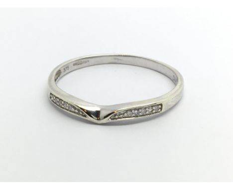 A small 9ct white gold half eternity ring, approx 1.4g and approx size Q-R.