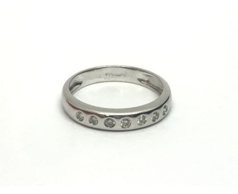 An 18ct white gold seven stone half eternity diamond ring, approx.15ct, approx 2.4g and approx size K-L.