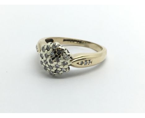 A 9ct gold diamond cluster ring, approx 2.7g and approx size I.