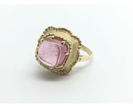 A gold ring set with a pink coloured stone, approx 3.5g and approx size K-L.