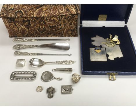A collection of silver items comprising brooches, button hooks etc