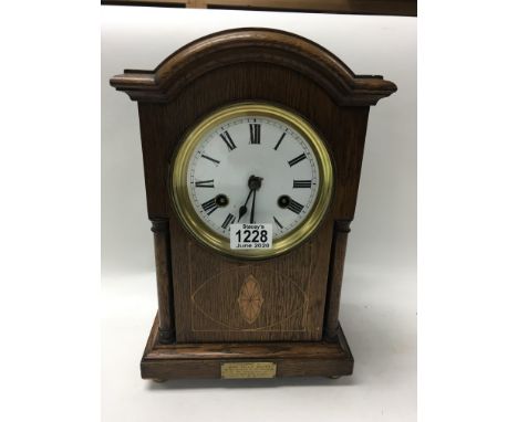A 1930s oak mantle clock with Junghans movement - NO RESERVE