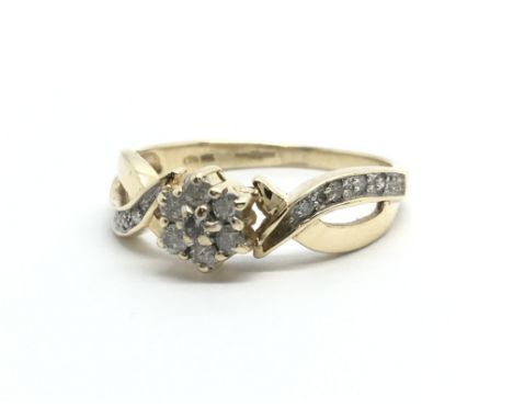 A 9ct gold diamond cluster ring, approx 2.2g and approx size M-N.