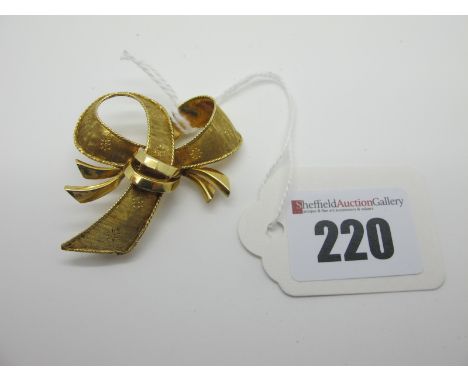 A Vintage 18ct Gold Brooch, of stylised ribbon design, polished and textured finish (pin also stamped "750") (10grams). 