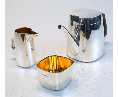 Alex Styles, Designer und Silbergestalter -tätig in London: Silbernes Teeset Studiodesign Garrard&amp;Co, 1978 LondonGravur A