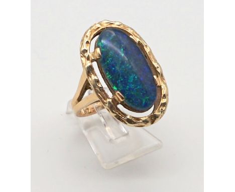 grosser Ring mit Opal -585  GG585 GG Beschau  Meistermonogramm "HB" Ovale Opalplatte doubliert, Länge 2,1cm , min. Kratzspure