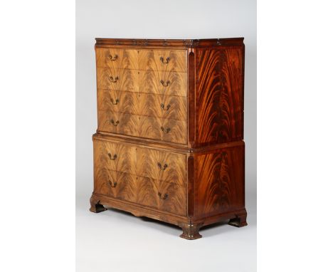 Whytock and Reid mahogany chest on chest, four long drawers over two long drawers, carved foliate frieze raised on ogee brack