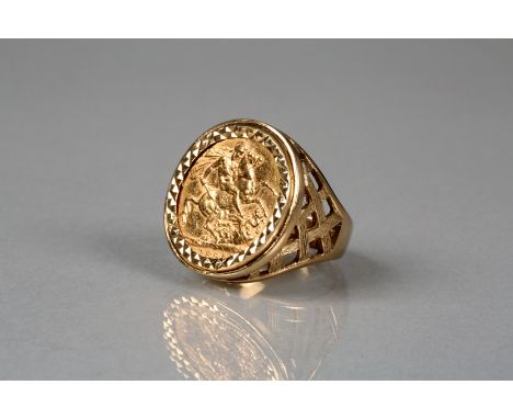 Victorian gold Sovereign dated 1895 mounted to a 9 carat gold ring, total weight 15.8grams 