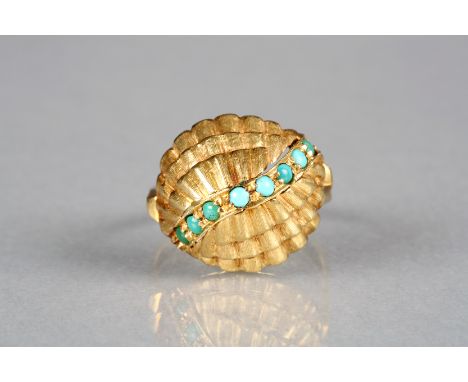 Ladies 18 carat gold textured ring, in the form of a shell with a row of eight small turquoise, weight 6grams 