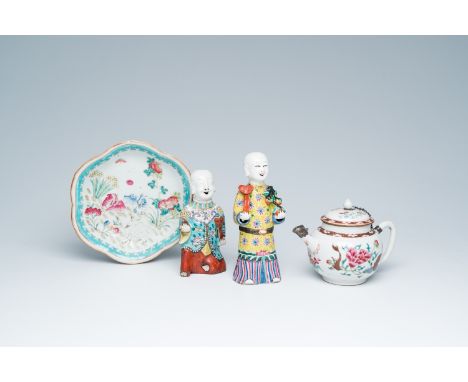 Full title: A varied collection of Chinese famille rose porcelain, 18th/19th C.Description:H 20,4 - 17 cm (the two figures) H