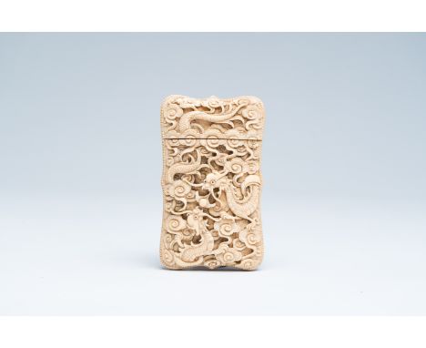 Full title: A Chinese richly carved ivory 'dragons chasing the pearl' card case, 19th C.Description:H 9,1 - L 5,5 - D 1,3 cmT