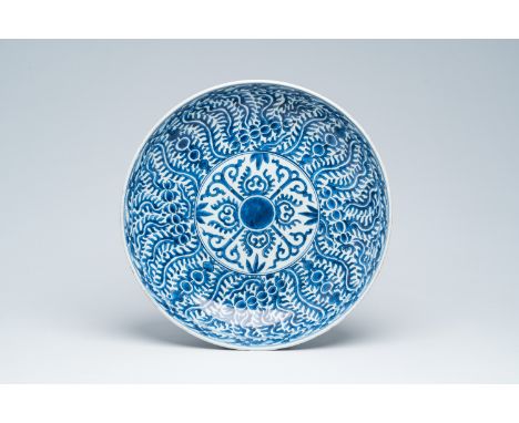Full title: A Chinese blue and white charger with a dorje or vajra and floral design, KangxiDescription:H 7,2 cm - Dia.: 36,5