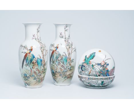 Title: A Chinese famille verte 'Immortal' box and cover, Kangxi mark, and a pair of famille rose vases with birds, 20th C.Des