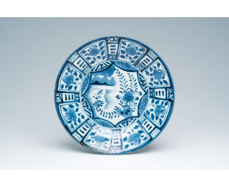 Title: A Japanese blue and white Arita kraak style charger with floral design, Edo, late 17th C.Description:Dia.: 32,8 cm   P