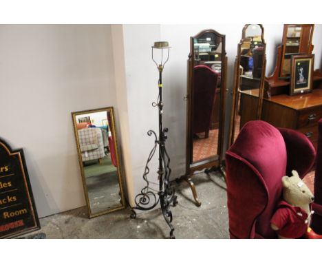 Wrought iron telescopic lamp standard