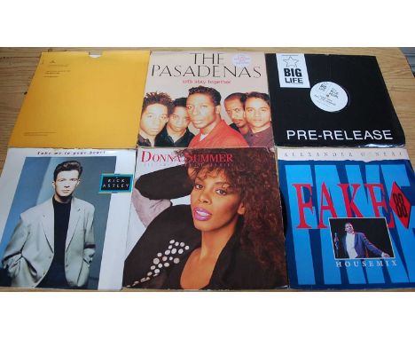 A large collection of assorted 12" vinyl, mainly singles but some albums, various dates and genres, to include A Tribe Called