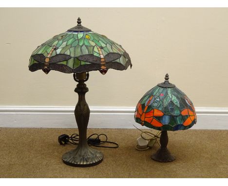 Large Tiffany style table lamp, Dragonfly pattern shade on moulded bronzed base, H65cm & matching smaller lamp (2) Condition 