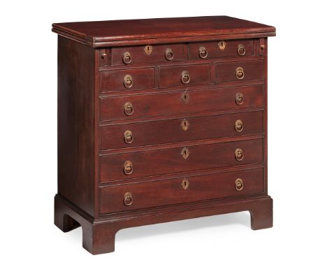 GEORGE III MAHOGANY BACHELOR'S CHEST OF DRAWERS 18TH CENTURY the fold-over top above an arrangement of five short over four l