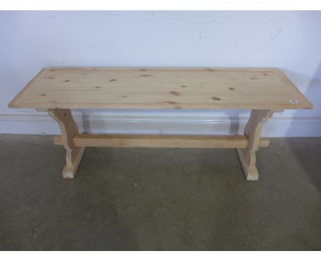 A pine bench - Height 49 cm x 1.26 m x 36 cm 