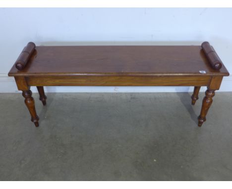 A Victorian style elm window seat - Height 46 cm x Width 1.21 m x Depth 33 cm 