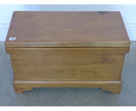 A small stripped pine tool box on bracket feet with small interior compartment - Height 39 cm x 63 cm x 30 cm